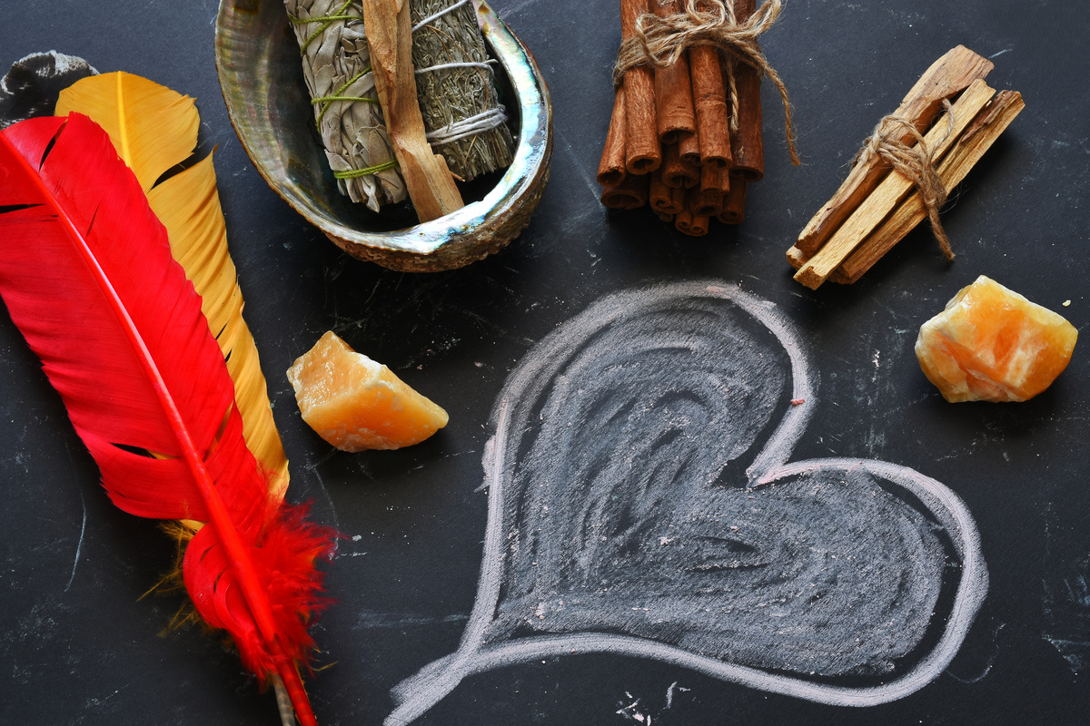 Ritual de simpatia para amor com coração desenhado.