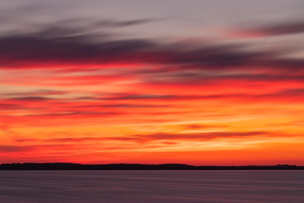 Céu vermelho e amarelo.