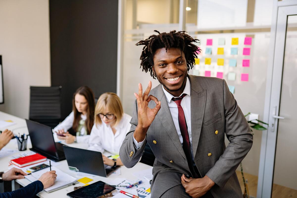 Chefe feliz com o trabalho