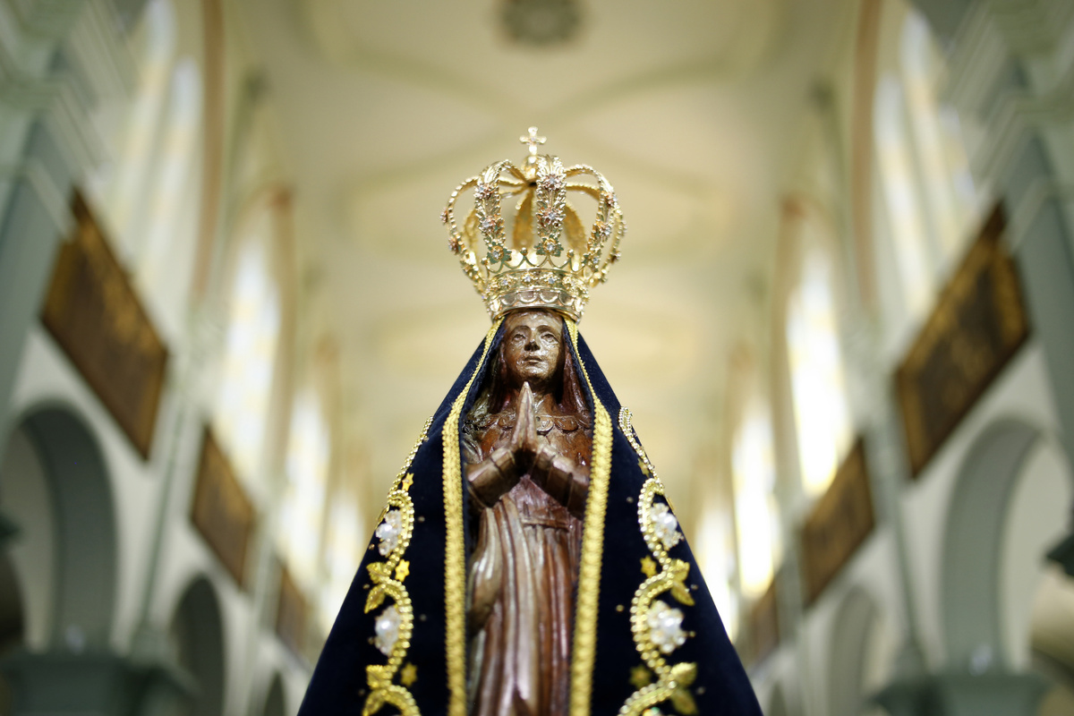 Estátua de Nossa Senhora Aparecida.