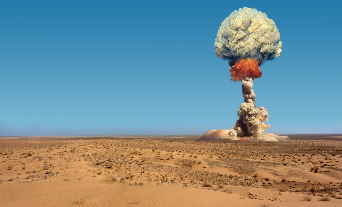 Explosão em campo de areia.