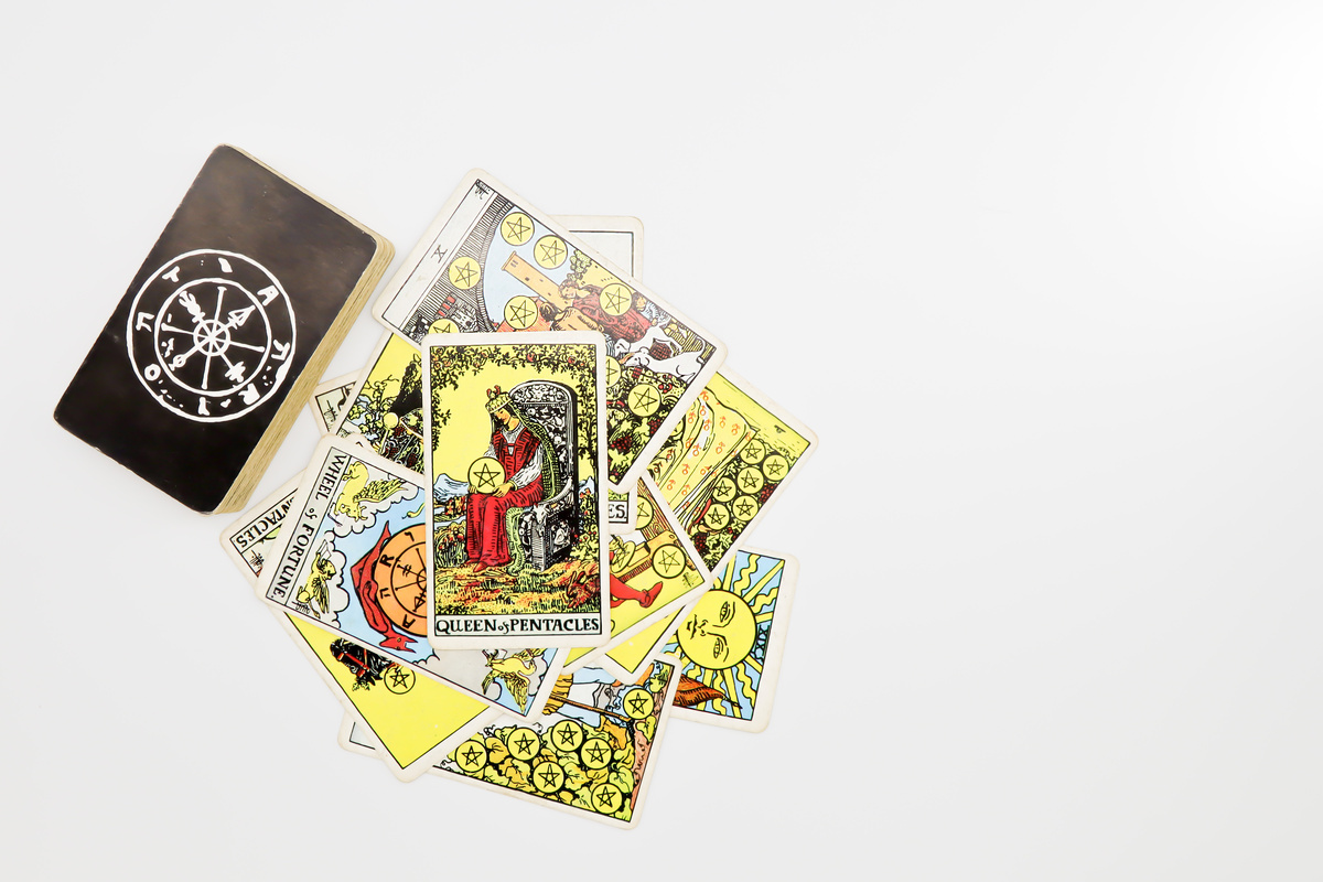 Carta Rainha de Ouros e outras cartas do Tarot