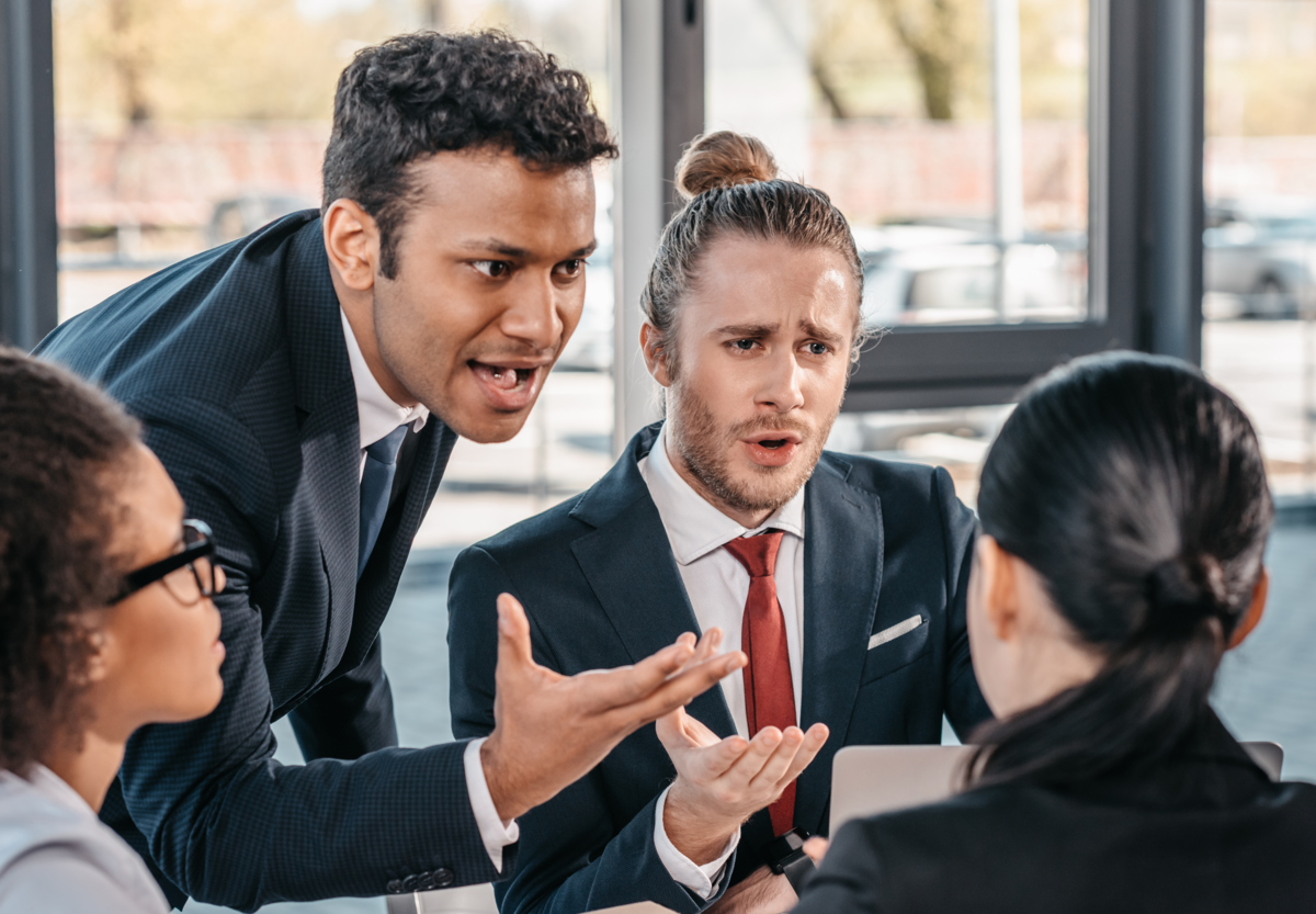 Discussão entre empresários. 