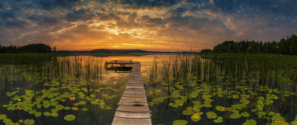 Pôr do sol no lago