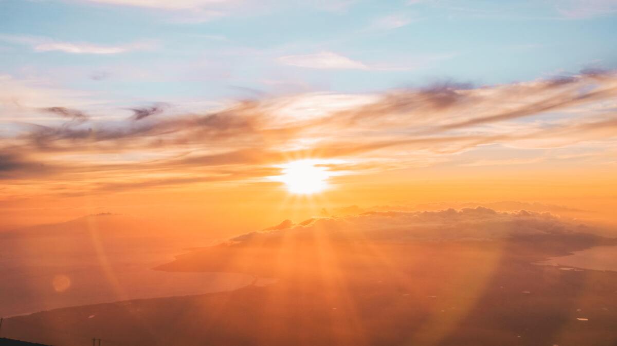 Sol atrás das nuvens. 