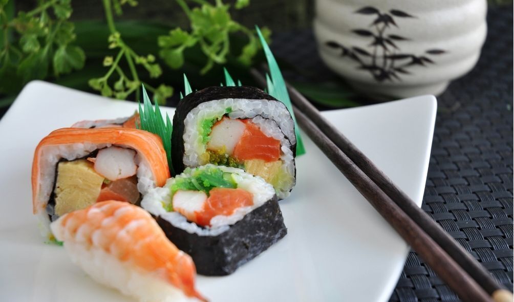 Prato com culinária japonesa