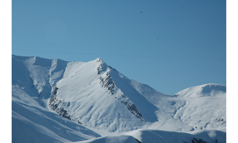 Montanhas com neve.