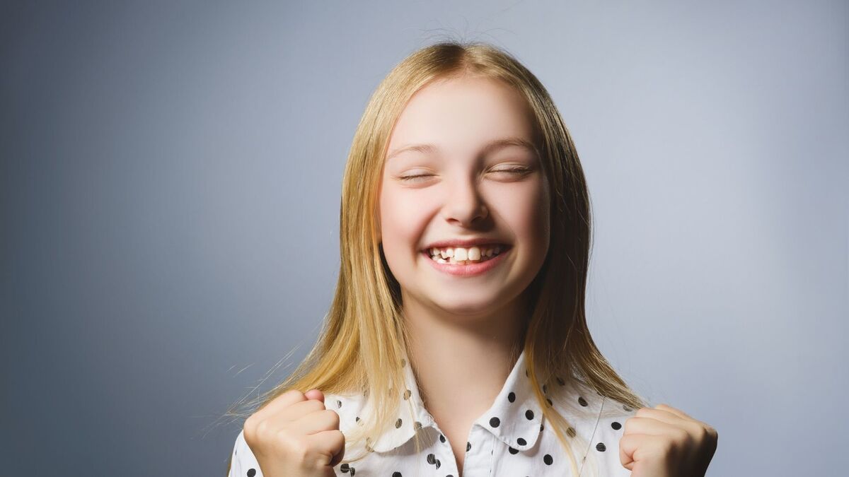 Menina feliz.