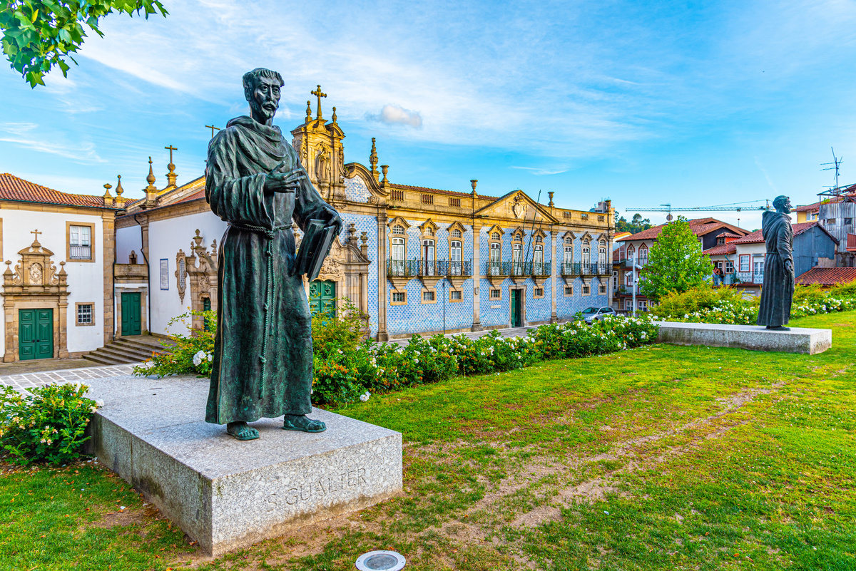 estátua de um santo